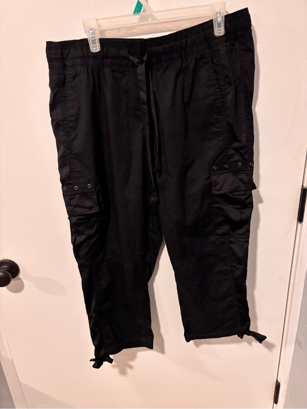 Lane Bryant Black Cargo capris 14-16